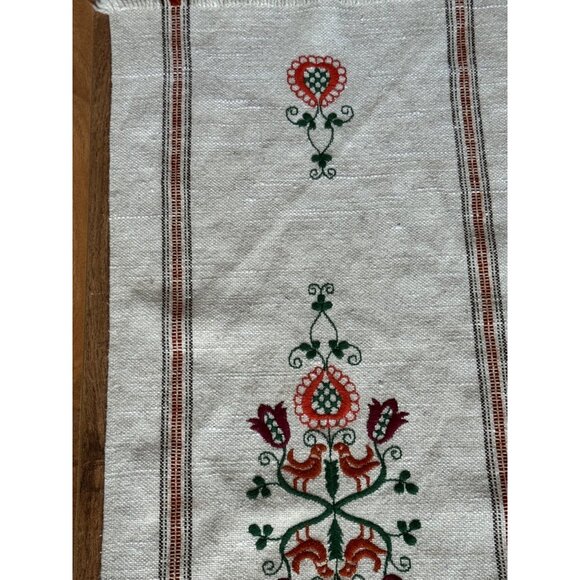Handwoven Embroidered Linen Table Runner With Floral Motif & Fringed Edges 35" - Picture 4 of 6